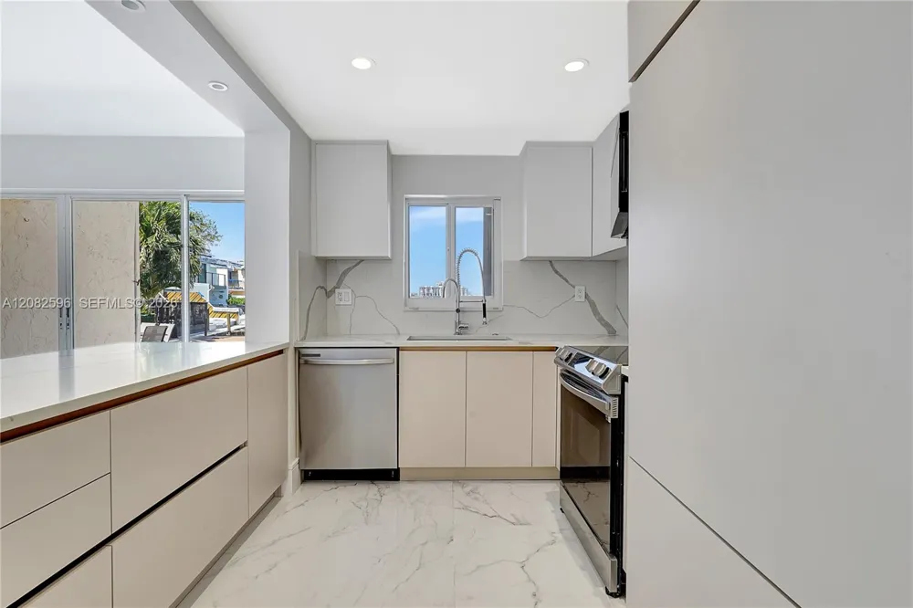 2807 NE 164th St #2 North Miami Beach, FL 33160