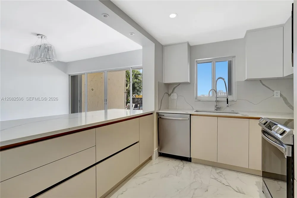 2807 NE 164th St #2 North Miami Beach, FL 33160