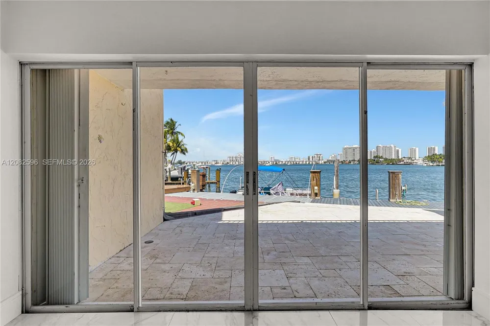 2807 NE 164th St #2 North Miami Beach, FL 33160