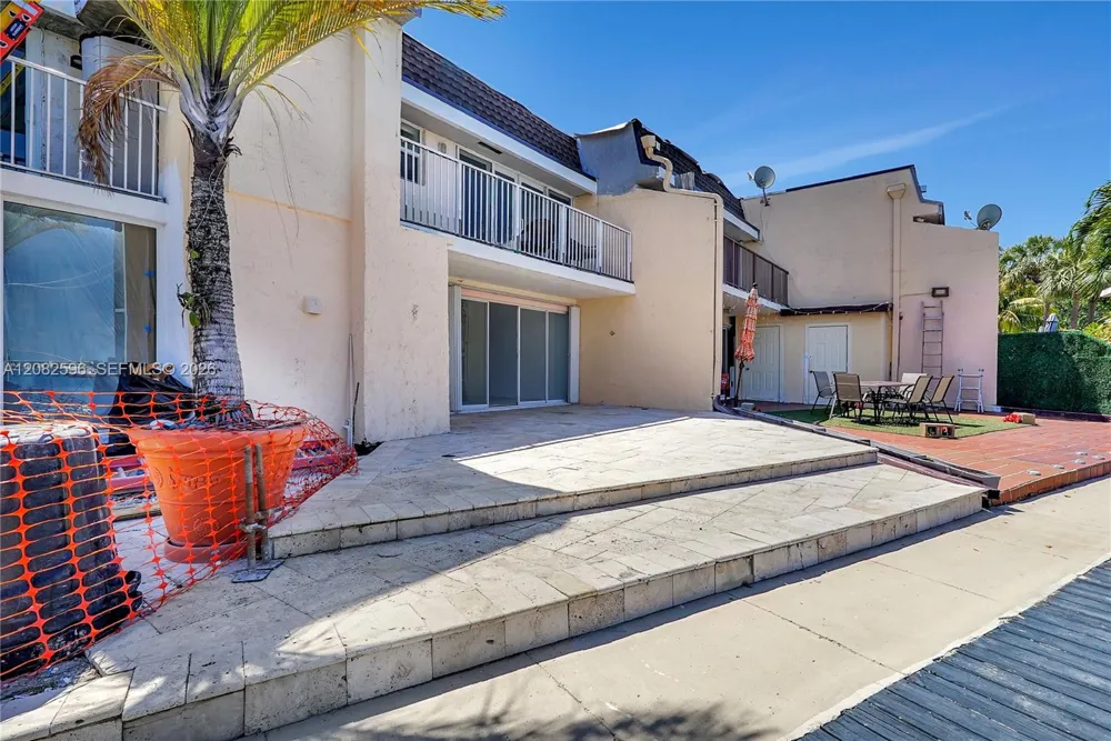 2807 NE 164th St #2 North Miami Beach, FL 33160