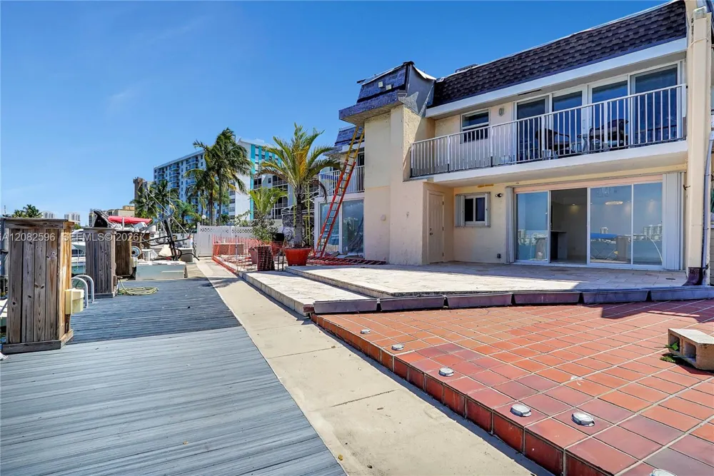 2807 NE 164th St #2 North Miami Beach, FL 33160