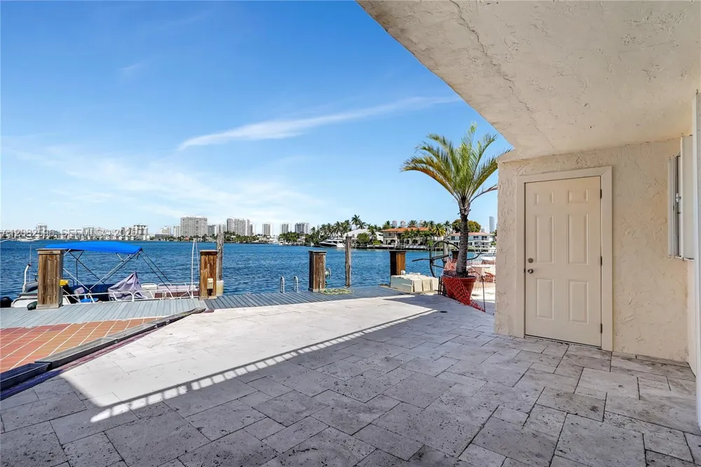 2807 NE 164th St #2 North Miami Beach, FL 33160