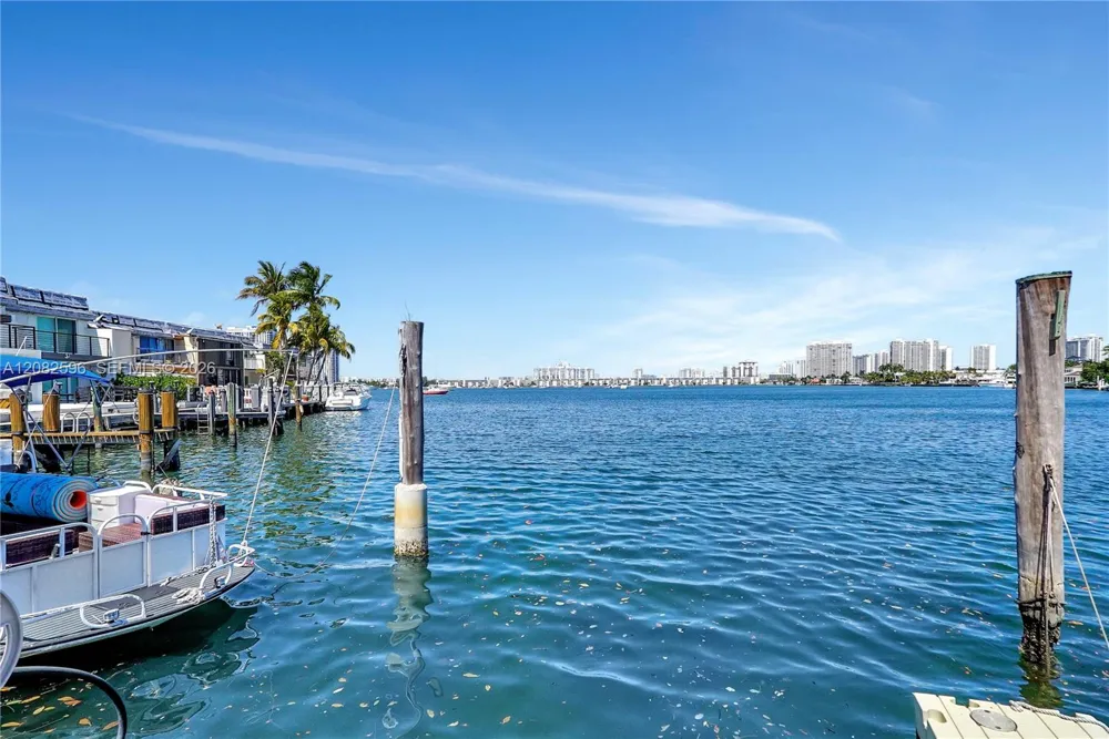 2807 NE 164th St #2 North Miami Beach, FL 33160