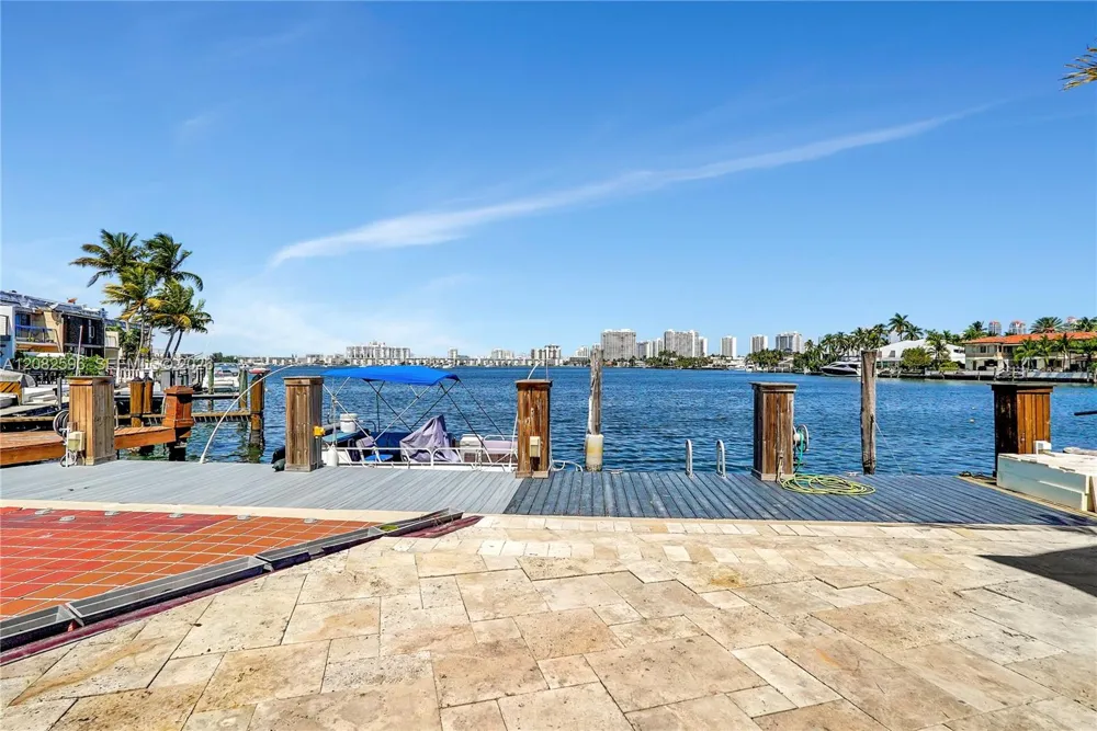2807 NE 164th St #2 North Miami Beach, FL 33160