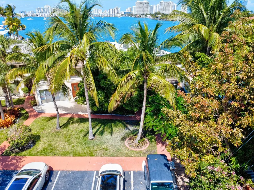 2807 NE 164th St #2 North Miami Beach, FL 33160