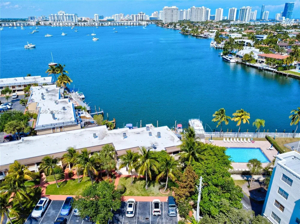 2807 NE 164th St #2 North Miami Beach, FL 33160