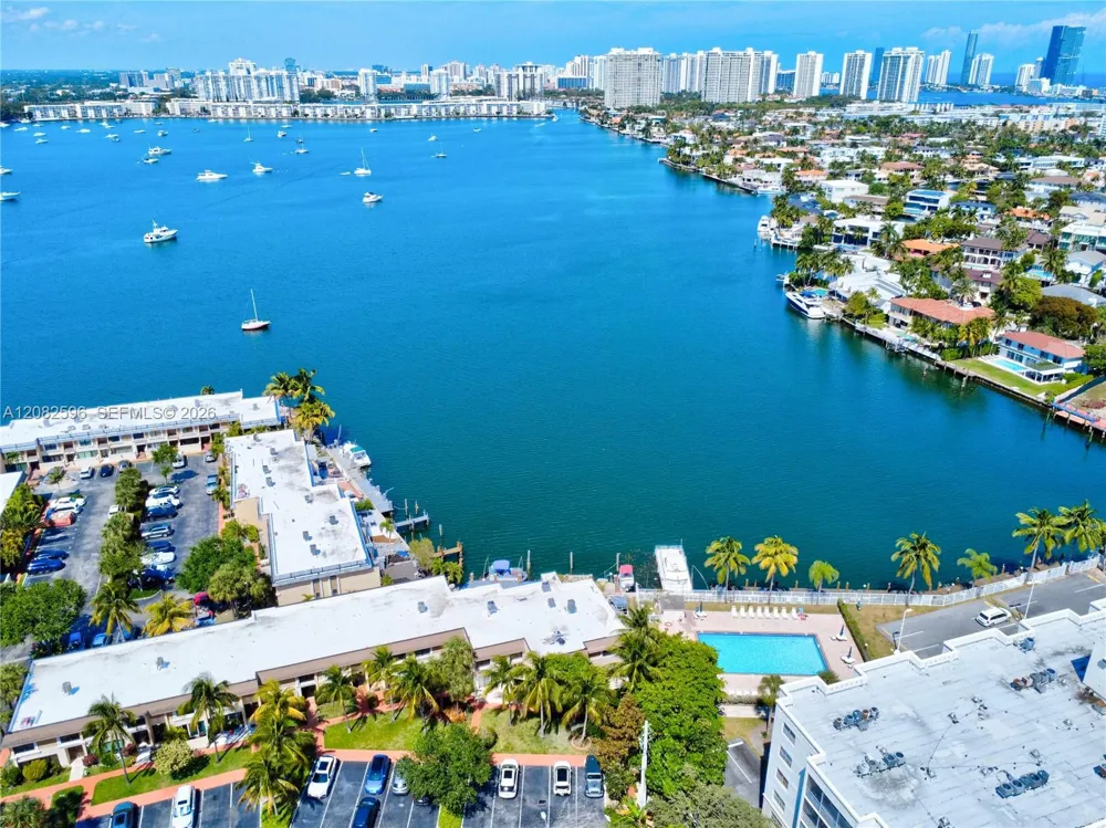 2807 NE 164th St #2 North Miami Beach, FL 33160