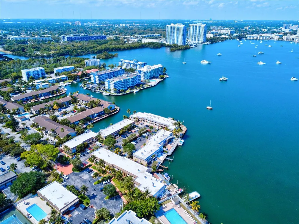 2807 NE 164th St #2 North Miami Beach, FL 33160