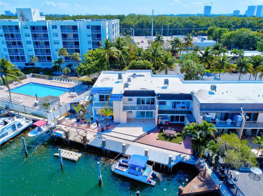 2807 NE 164th St #2 North Miami Beach, FL 33160