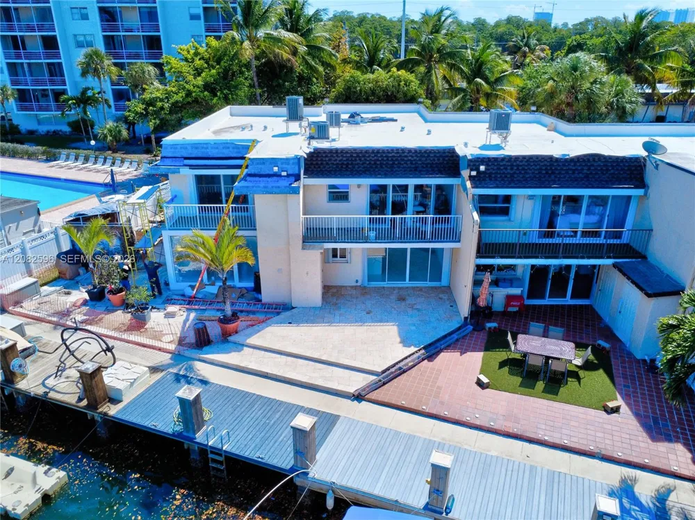 2807 NE 164th St #2 North Miami Beach, FL 33160