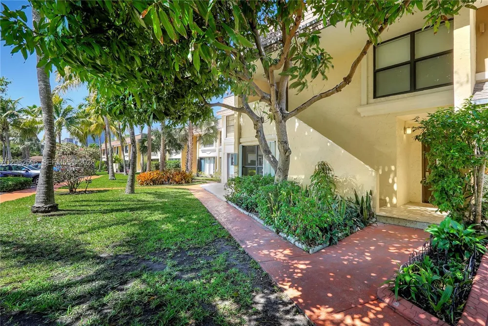 2807 NE 164th St #2 North Miami Beach, FL 33160