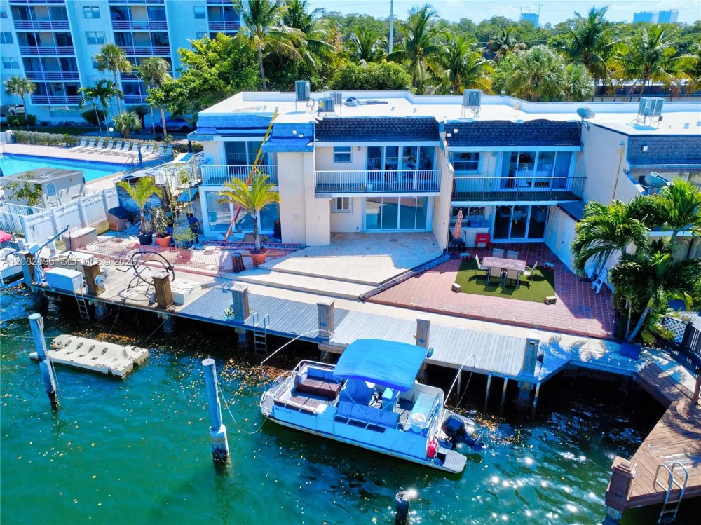 2807 NE 164th St #2 North Miami Beach, FL 33160