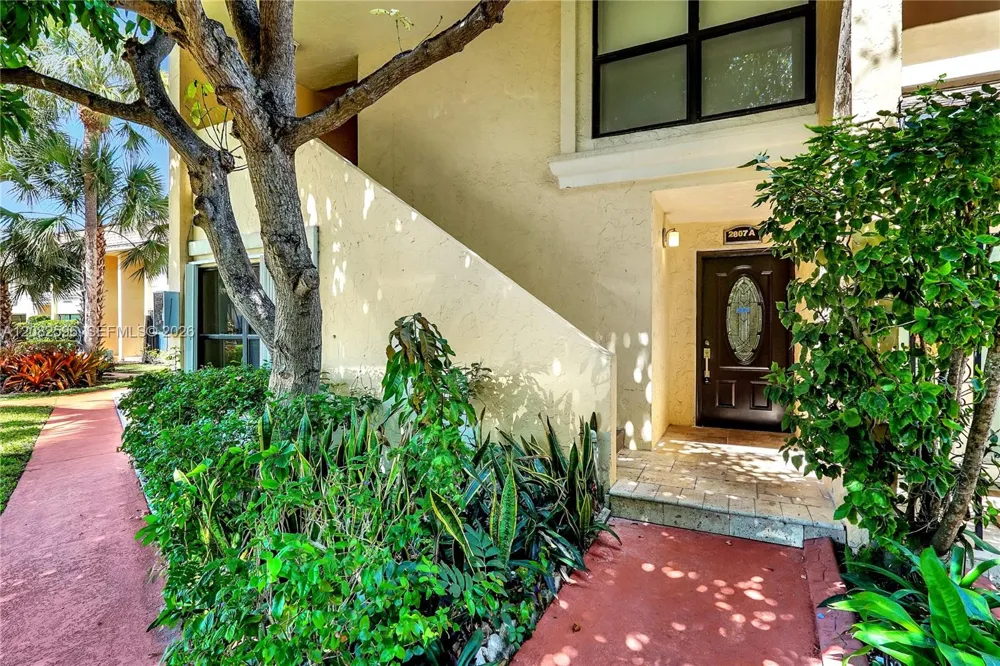 2807 NE 164th St #2 North Miami Beach, FL 33160