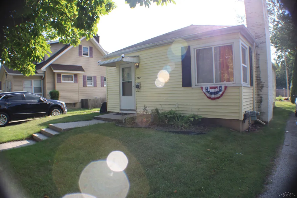 2307 Carolina Street Saginaw City, MI 48602