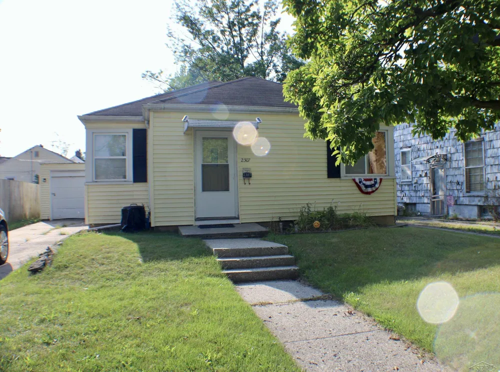 2307 Carolina Street Saginaw City, MI 48602