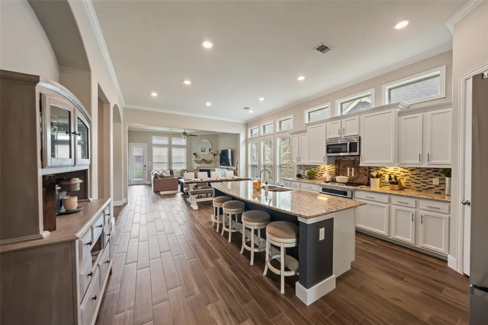 9319 Dochfour Lane Tomball, TX 77375