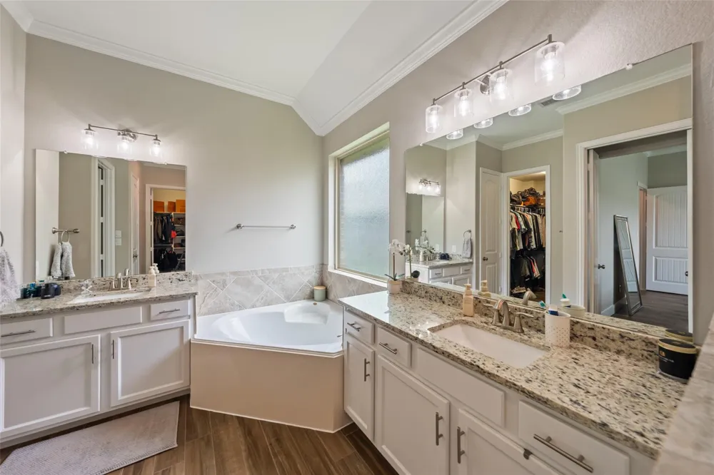 9319 Dochfour Lane Tomball, TX 77375