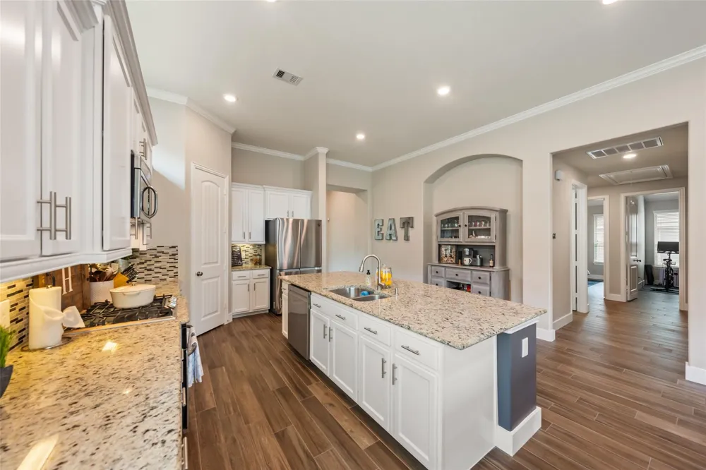 9319 Dochfour Lane Tomball, TX 77375