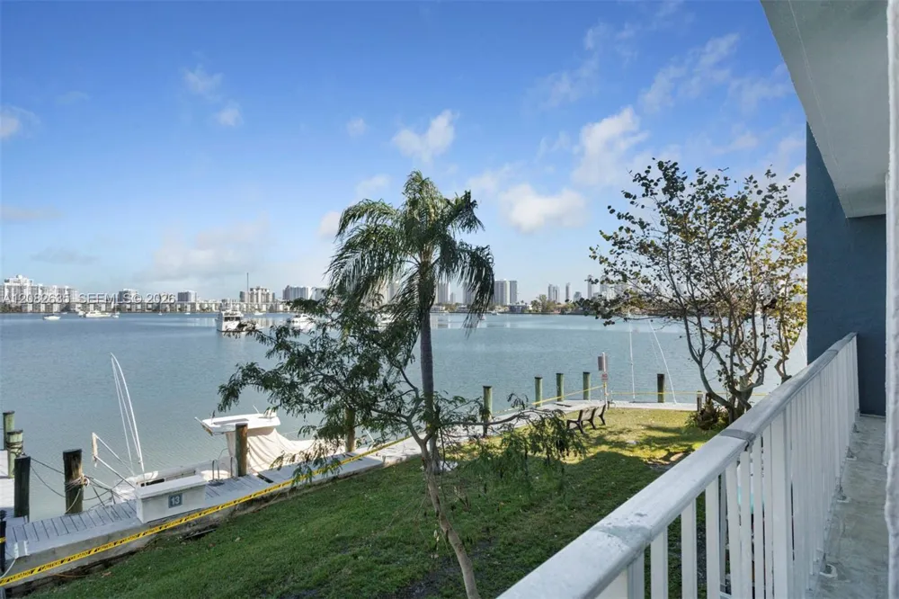 16558 NE 26th Ave #2G North Miami Beach, FL 33160