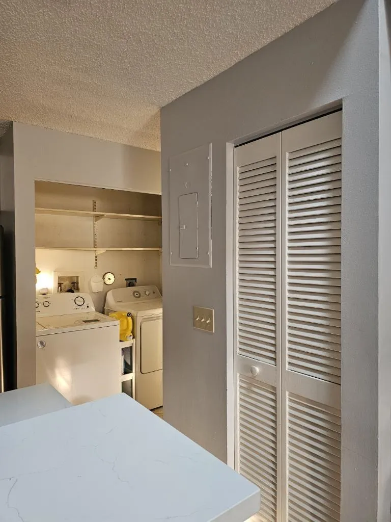 1827 RUNNERS WAY North Lauderdale, FL 33068