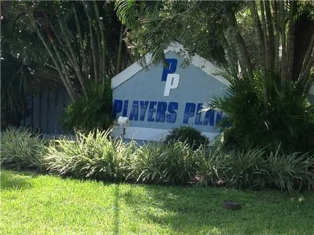 1827 RUNNERS WAY North Lauderdale, FL 33068