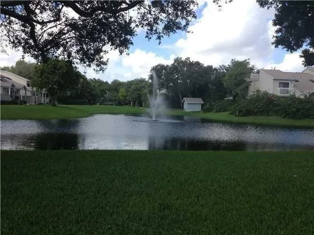 1827 RUNNERS WAY North Lauderdale, FL 33068