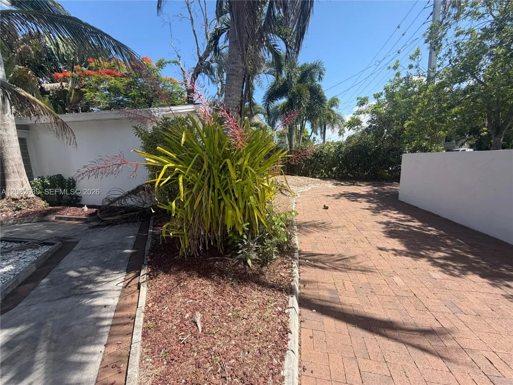 1524 NE 18th Ave Fort Lauderdale, FL 33304