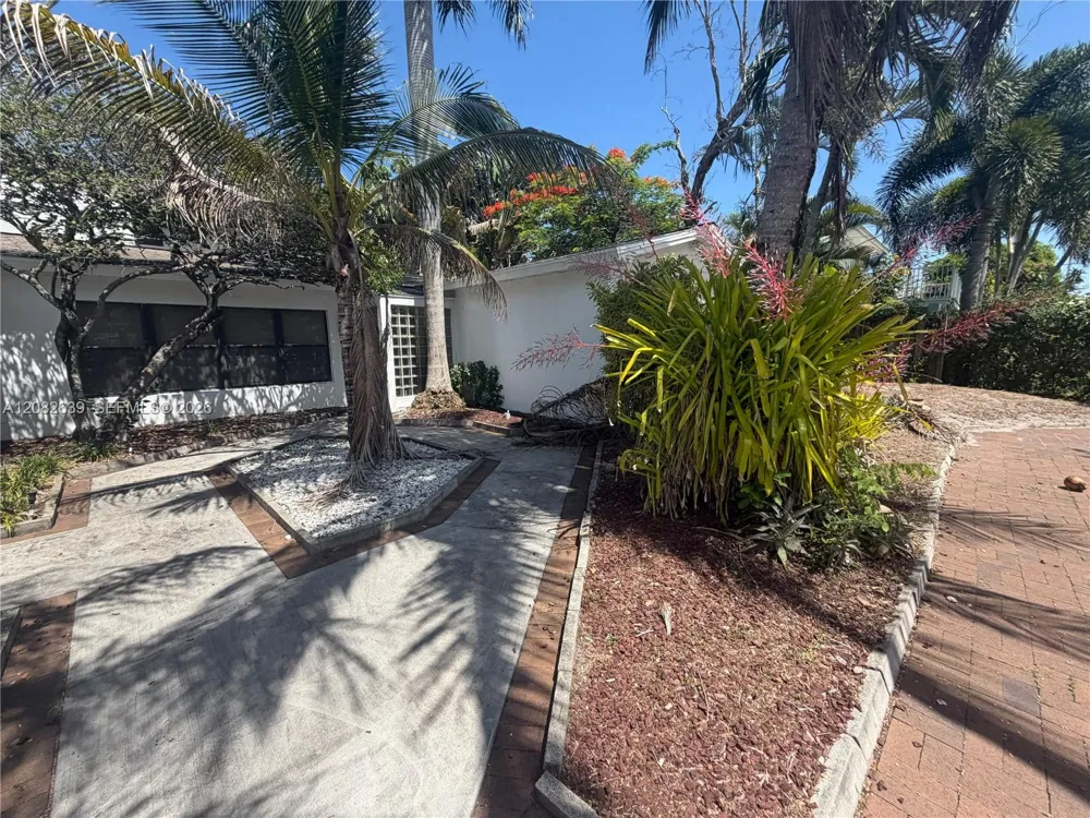 1524 NE 18th Ave Fort Lauderdale, FL 33304