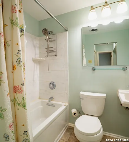 208 FRONT ST Comfort, TX 78013