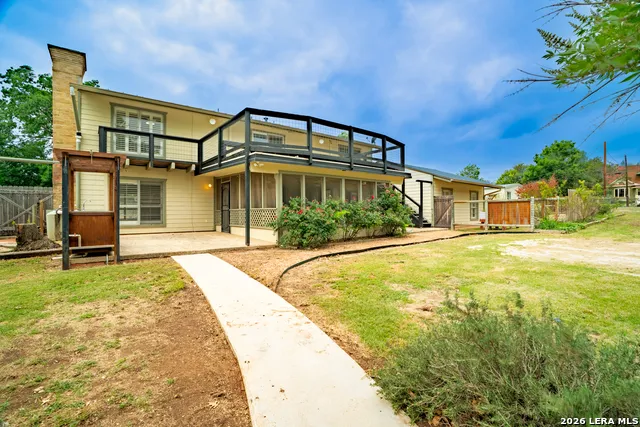 208 FRONT ST Comfort, TX 78013
