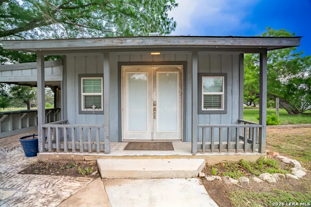 208 FRONT ST Comfort, TX 78013