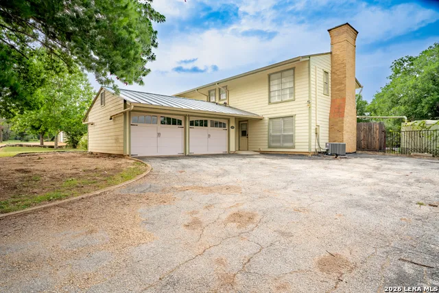208 FRONT ST Comfort, TX 78013