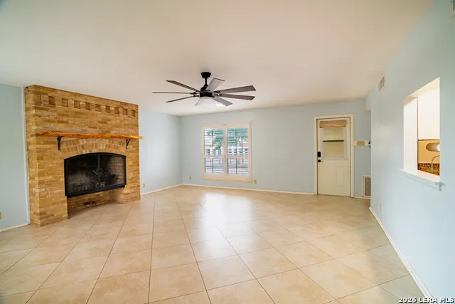 208 FRONT ST Comfort, TX 78013
