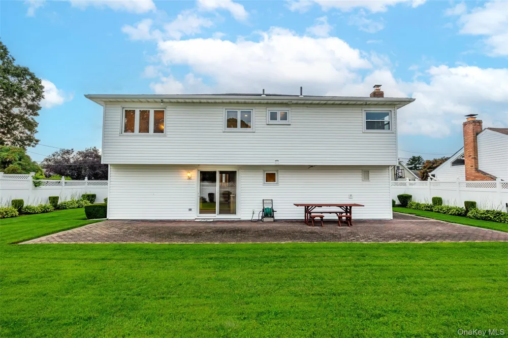 93 Toronto Avenue Massapequa, NY 11758
