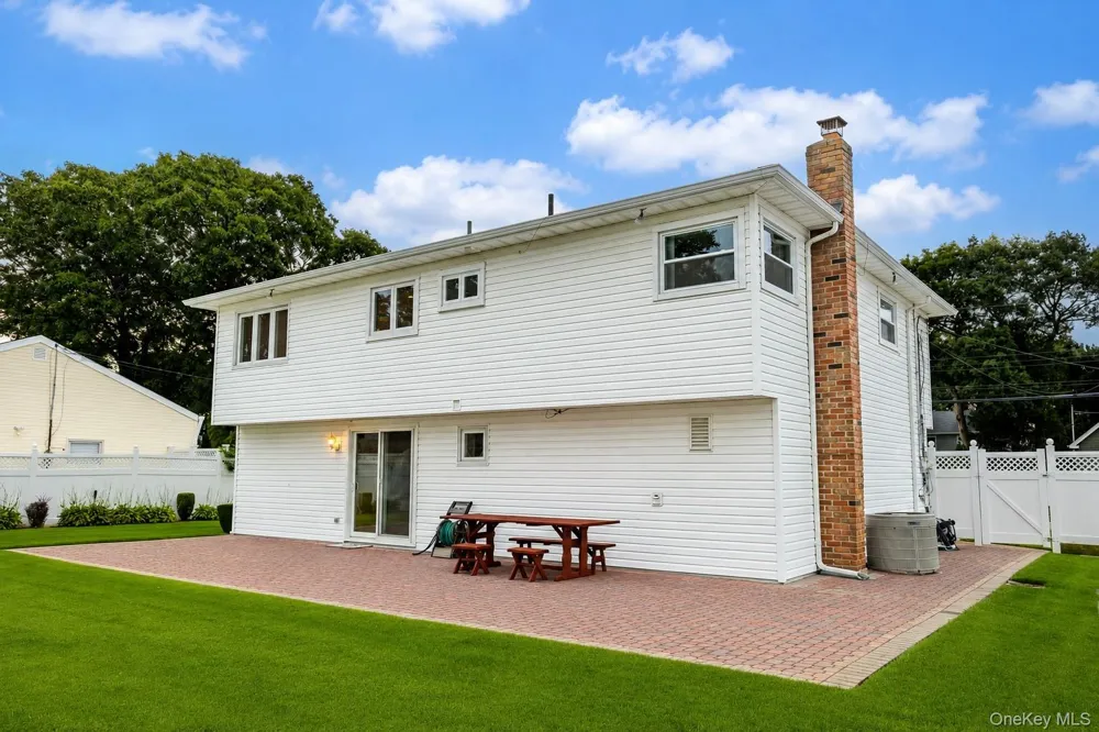 93 Toronto Avenue Massapequa, NY 11758
