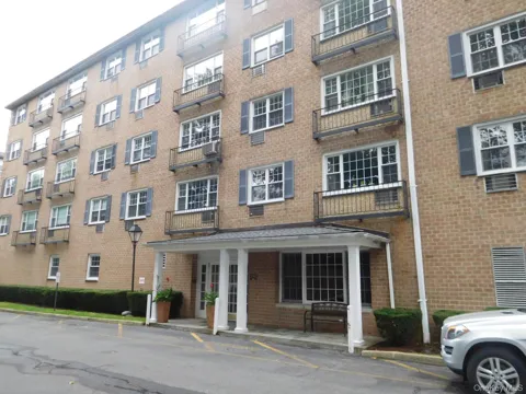 4 Consulate Drive #4-H