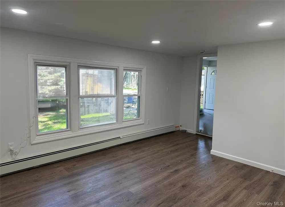 10 Barclay Road Mastic Beach, NY 11951