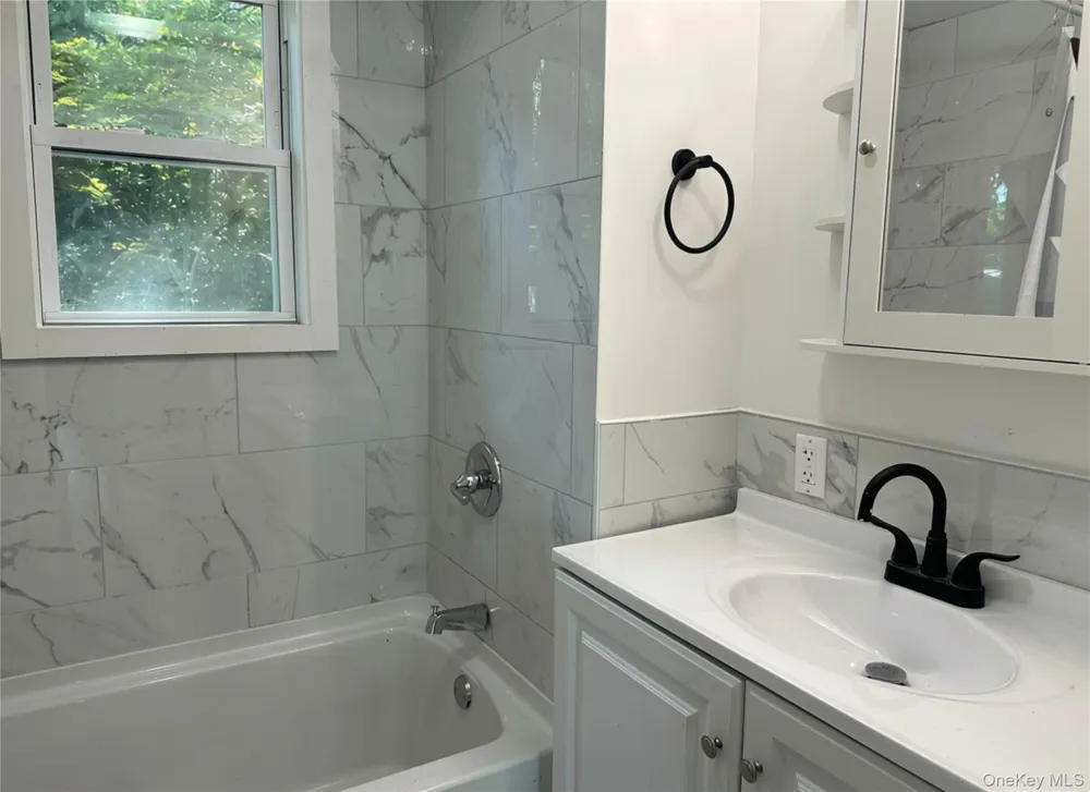 10 Barclay Road Mastic Beach, NY 11951