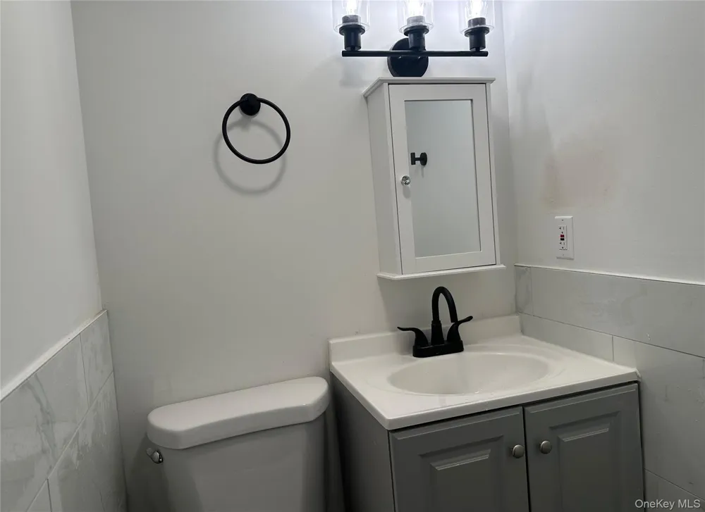10 Barclay Road Mastic Beach, NY 11951