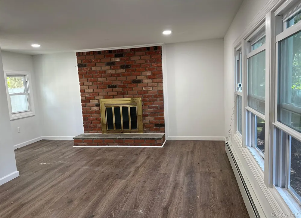 10 Barclay Road Mastic Beach, NY 11951