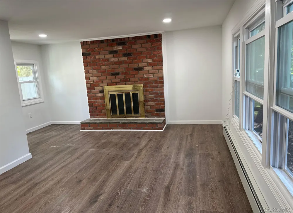 10 Barclay Road Mastic Beach, NY 11951