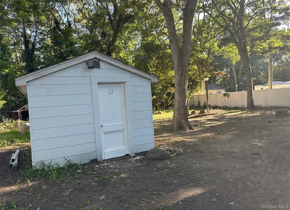 10 Barclay Road Mastic Beach, NY 11951