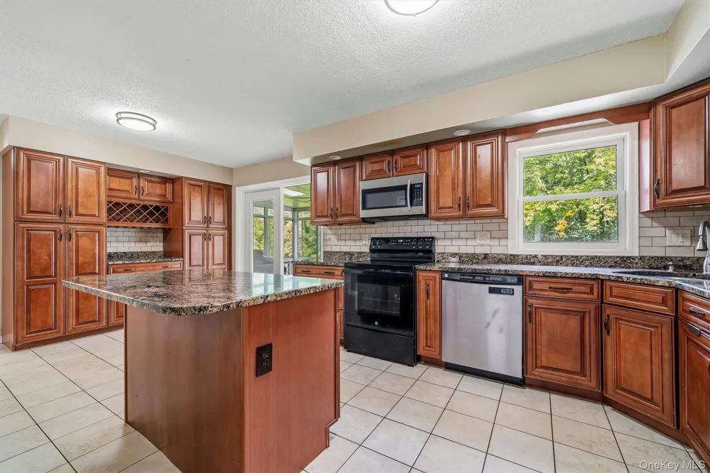 5 Libra Lane Wallkill, NY 12589