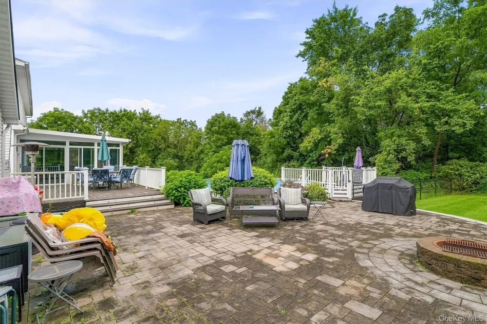 5 Libra Lane Wallkill, NY 12589