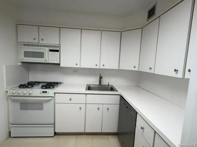 1 Bay Club Drive #16W Bayside, NY 11360
