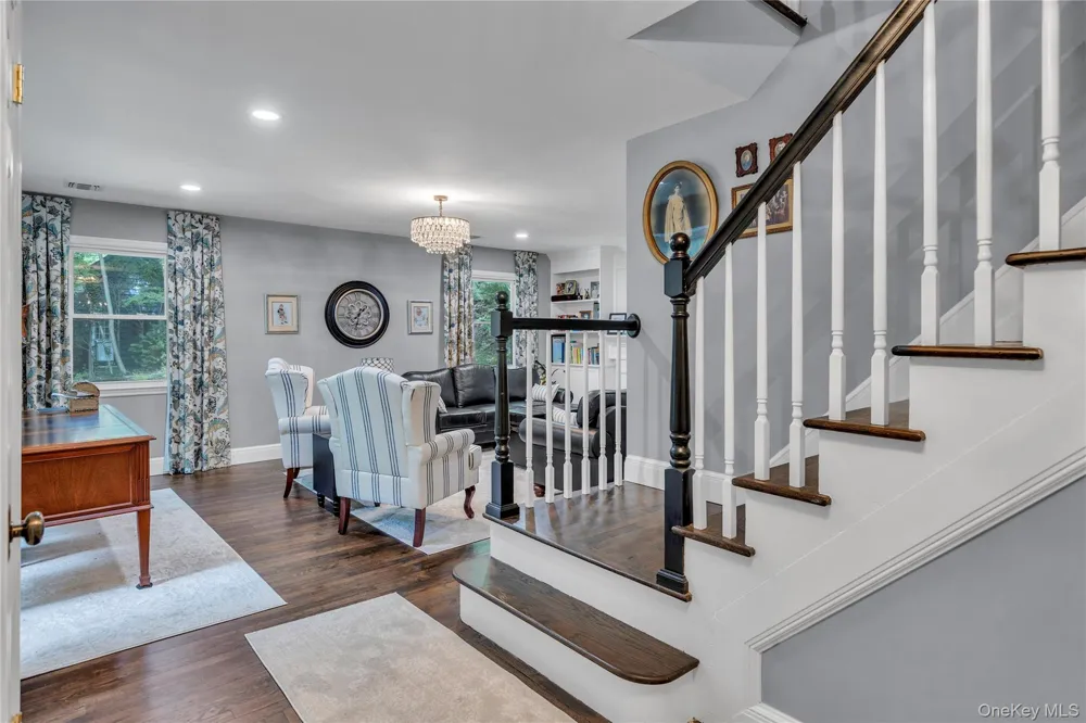 107 Fleets Cove Road Huntington, NY 11743