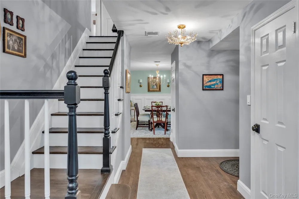 107 Fleets Cove Road Huntington, NY 11743