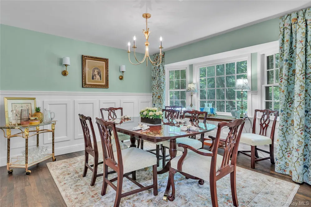 107 Fleets Cove Road Huntington, NY 11743