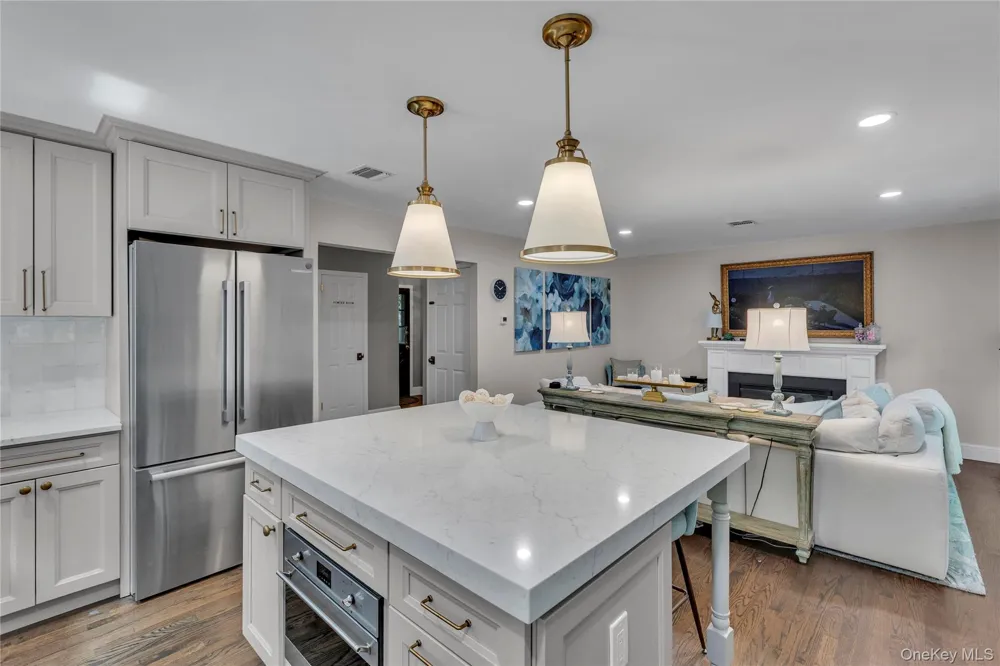 107 Fleets Cove Road Huntington, NY 11743