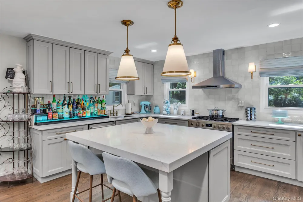 107 Fleets Cove Road Huntington, NY 11743